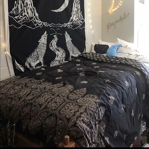 Urban Outfitters Plum&Bow Twin XL Comforter